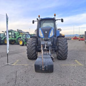 New Holland T8.390 4WD Farm Tractor – High-Power Agricultural Machine 2013