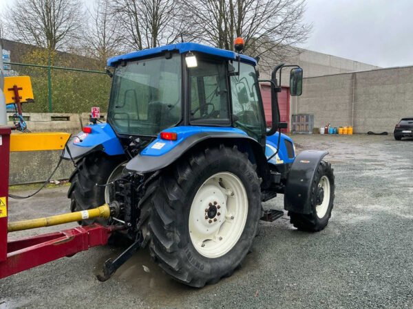 New Holland TL90A Four-Wheel Drive Farm Tractor – 90 HP Utility Tractor 2001 New Holland TL90A Four-Wheel Drive Farm Tractor – 90 HP Utility Tractor 2001