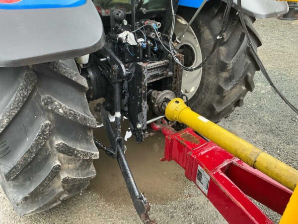 New Holland TL90A Four-Wheel Drive Farm Tractor – 90 HP Utility Tractor 2001 New Holland TL90A Four-Wheel Drive Farm Tractor – 90 HP Utility Tractor 2001