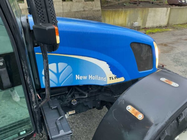 New Holland TL90A Four-Wheel Drive Farm Tractor – 90 HP Utility Tractor 2001 New Holland TL90A Four-Wheel Drive Farm Tractor – 90 HP Utility Tractor 2001