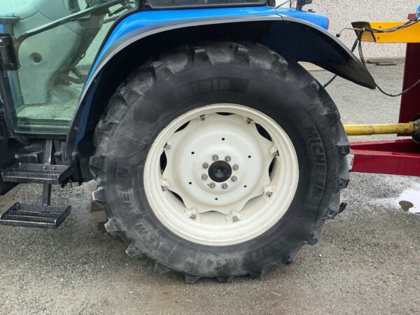 New Holland TL90A Four-Wheel Drive Farm Tractor – 90 HP Utility Tractor 2001 New Holland TL90A Four-Wheel Drive Farm Tractor – 90 HP Utility Tractor 2001