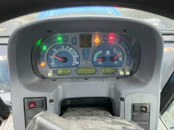 New Holland TL90A Four-Wheel Drive Farm Tractor – 90 HP Utility Tractor 2001 New Holland TL90A Four-Wheel Drive Farm Tractor – 90 HP Utility Tractor 2001
