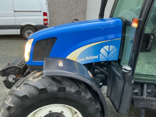 New Holland TL90A Four-Wheel Drive Farm Tractor – 90 HP Utility Tractor 2001 New Holland TL90A Four-Wheel Drive Farm Tractor – 90 HP Utility Tractor 2001