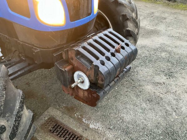 New Holland TL90A Four-Wheel Drive Farm Tractor – 90 HP Utility Tractor 2001 New Holland TL90A Four-Wheel Drive Farm Tractor – 90 HP Utility Tractor 2001