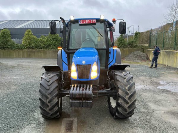 New Holland TL90A Four-Wheel Drive Farm Tractor – 90 HP Utility Tractor 2001 New Holland TL90A Four-Wheel Drive Farm Tractor – 90 HP Utility Tractor 2001
