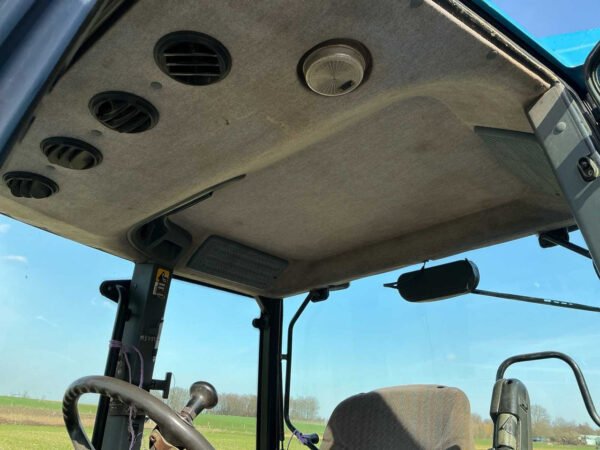 New Holland TM135 Suspended Front Axle All-Wheel-Drive Farm Tractor 2003