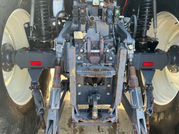 New Holland TM135 Suspended Front Axle All-Wheel-Drive Farm Tractor 2003