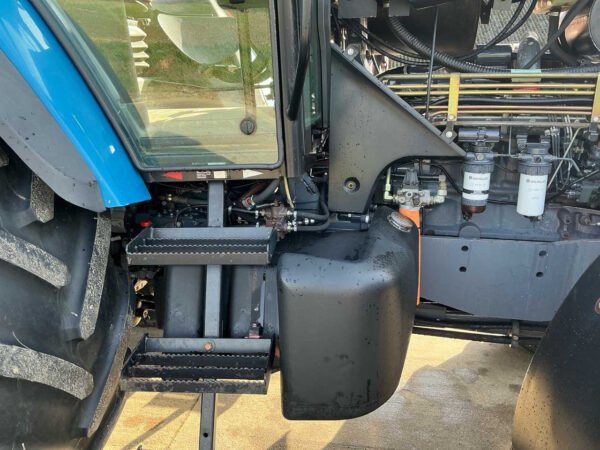 New Holland TM135 Suspended Front Axle All-Wheel-Drive Farm Tractor 2003