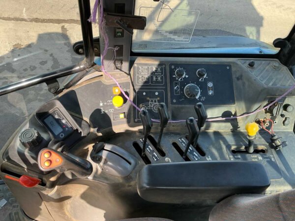 New Holland TM135 Suspended Front Axle All-Wheel-Drive Farm Tractor 2003