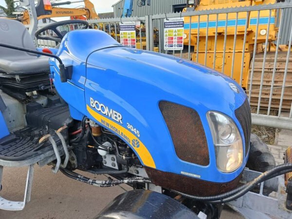 New Holland Boomer 3045 Compact Tractor – 45 HP Utility Farm Tractor 2009