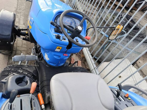 New Holland Boomer 3045 Compact Tractor – 45 HP Utility Farm Tractor 2009