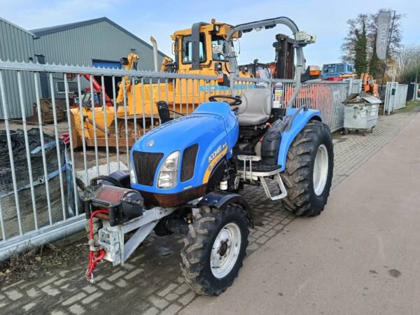 New Holland Boomer 3045 Compact Tractor – 45 HP Utility Farm Tractor 2009