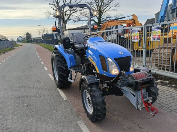 New Holland Boomer 3045 Compact Tractor – 45 HP Utility Farm Tractor 2009