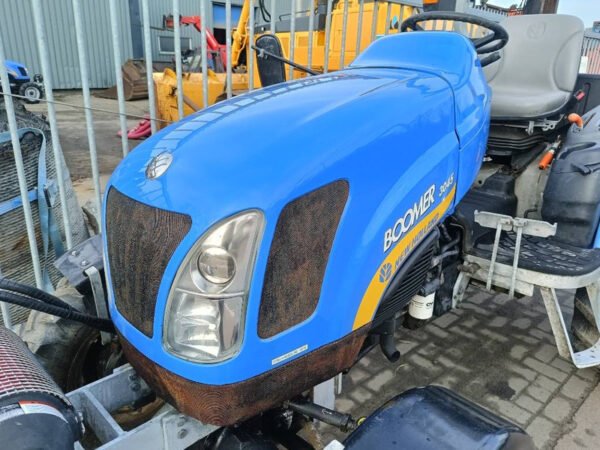 New Holland Boomer 3045 Compact Tractor – 45 HP Utility Farm Tractor 2009