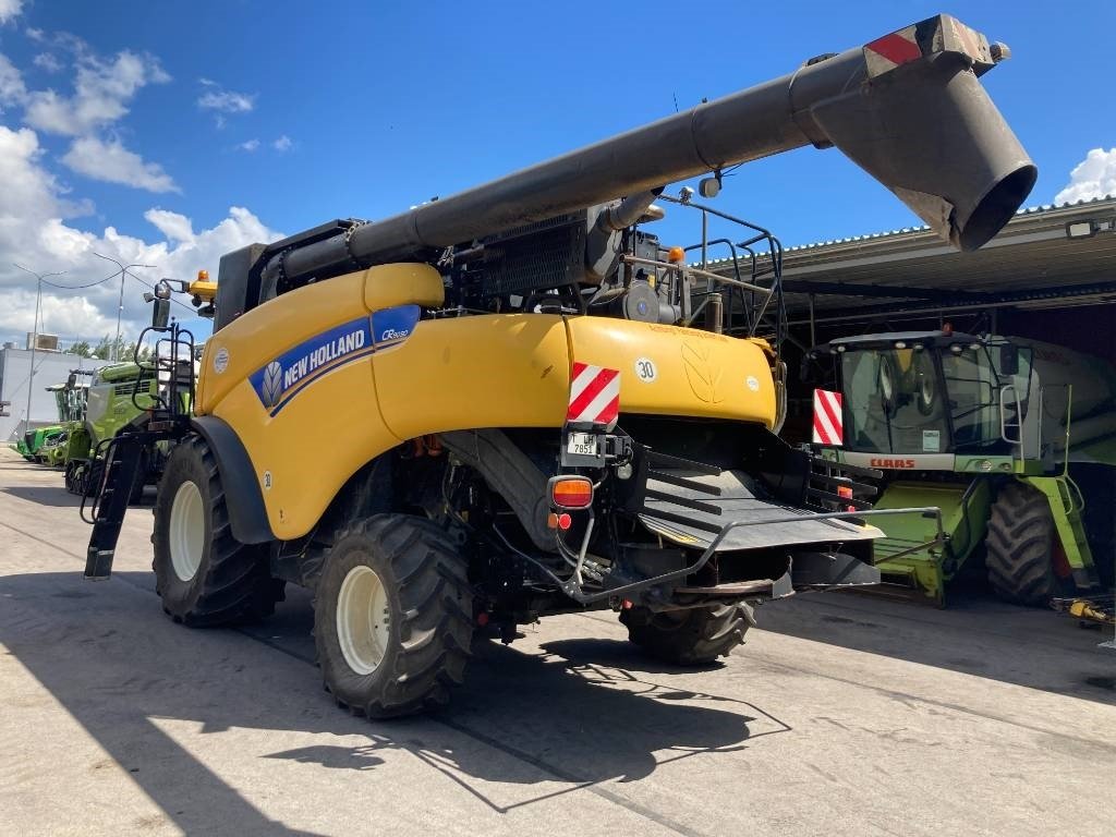 New Holland CR9090 Combine Harvester – High-Capacity Twin Rotor Grain Harvester 2013
