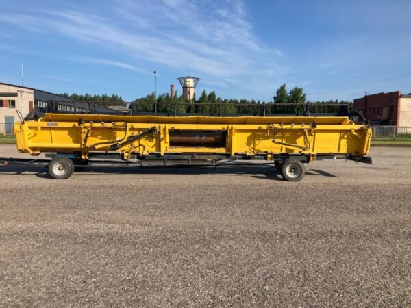 New Holland CR9090 Combine Harvester – High-Capacity Twin Rotor Grain Harvester 2013 New Holland CR9090 Combine Harvester – High-Capacity Twin Rotor Grain Harvester 2013