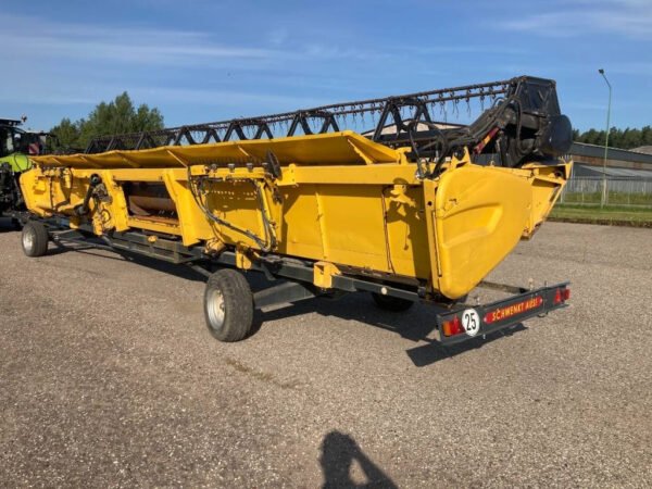 New Holland CR9090 Combine Harvester – High-Capacity Twin Rotor Grain Harvester 2013 New Holland CR9090 Combine Harvester – High-Capacity Twin Rotor Grain Harvester 2013