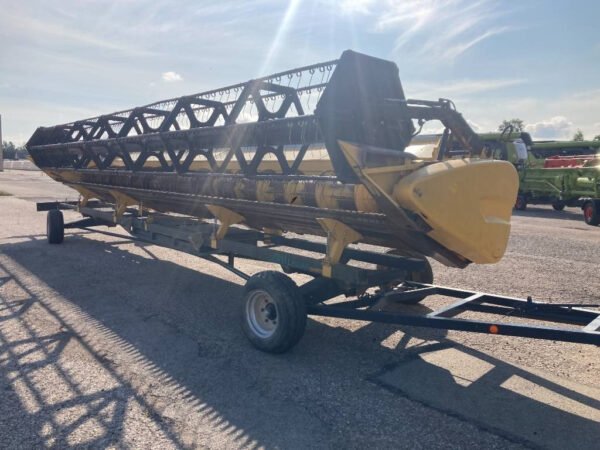 New Holland CR9090 Combine Harvester – High-Capacity Twin Rotor Grain Harvester 2013 New Holland CR9090 Combine Harvester – High-Capacity Twin Rotor Grain Harvester 2013