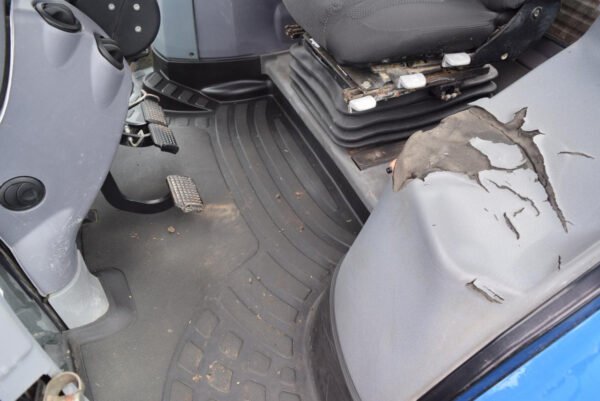 New Holland T7040 Farm Tractor – 180 HP 4WD Agricultural Tractor 2009