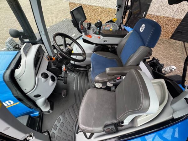 2018 New Holland T6.180 Auto Command Tractor – Front Linkage, GPS Ready