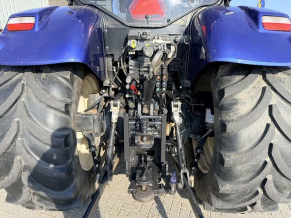New Holland T7.200 Auto Command Tractor – 200 HP Precision Farming Tractor 2015