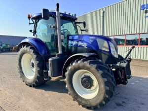 New Holland T7.200 Auto Command Tractor – 200 HP Precision Farming Tractor 2015 New Holland T7.200 Auto Command Tractor – 200 HP Precision Farming Tractor 2015