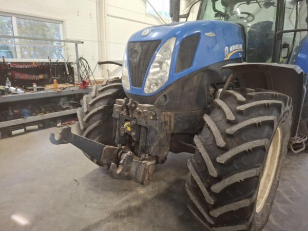 New Holland T7.220 AutoCommand Tractor – High-Performance 4WD Agricultural Tractor 2016