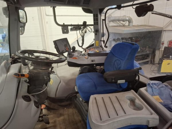 New Holland T7.220 AutoCommand Tractor – High-Performance 4WD Agricultural Tractor 2016