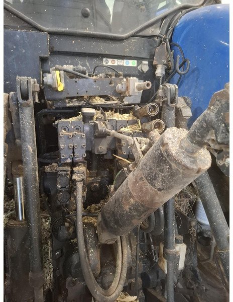 New Holland T7.220 AutoCommand Tractor – High-Performance 4WD Agricultural Tractor 2016