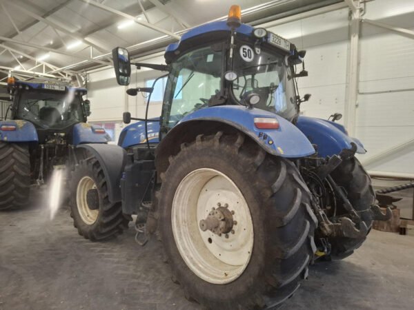 New Holland T7.220 AutoCommand Tractor – High-Performance 4WD Agricultural Tractor 2016