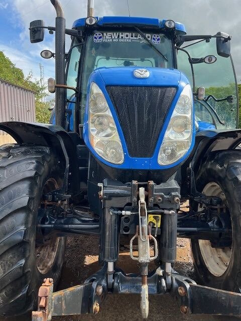 New Holland T7.220 Tractor – 218HP High-Performance 4WD Farm Tractor 2013 New Holland T7.220 Tractor – 218HP High-Performance 4WD Farm Tractor 2013
