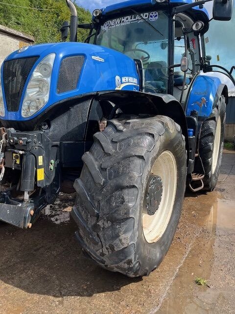 New Holland T7.220 Tractor – 218HP High-Performance 4WD Farm Tractor 2013 New Holland T7.220 Tractor – 218HP High-Performance 4WD Farm Tractor 2013