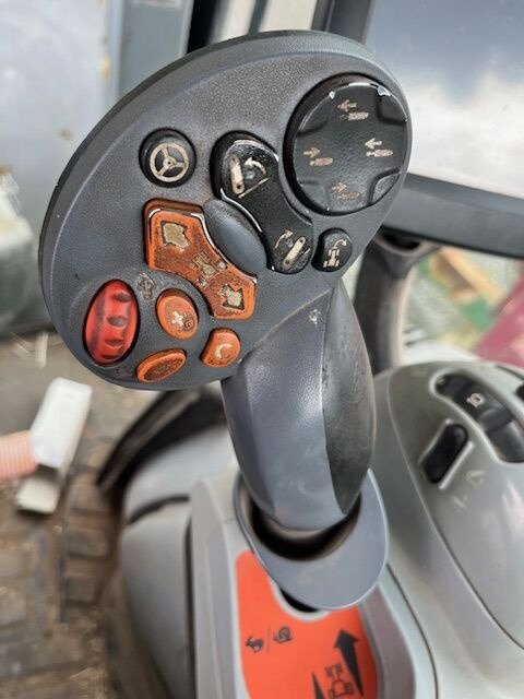 New Holland T7.220 Tractor – 218HP High-Performance 4WD Farm Tractor 2013 New Holland T7.220 Tractor – 218HP High-Performance 4WD Farm Tractor 2013