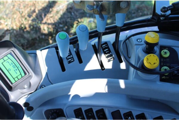 New Holland T7030 Farm Tractor – 156 HP 4WD Agricultural Tractor 2008 New Holland T7030 Farm Tractor – 156 HP 4WD Agricultural Tractor 2008