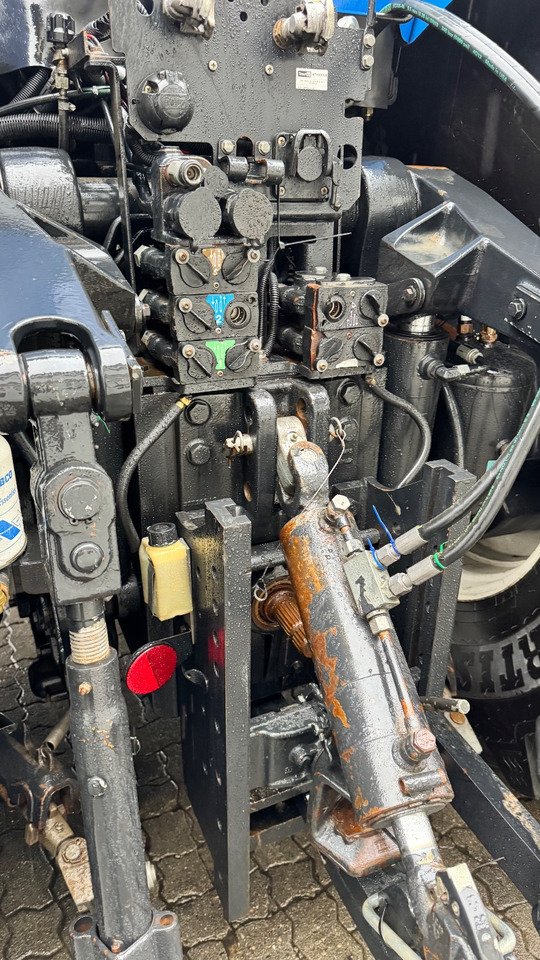 New Holland T8.360 Auto Command Tractor – 360 HP 4WD Agricultural Tractor 2014