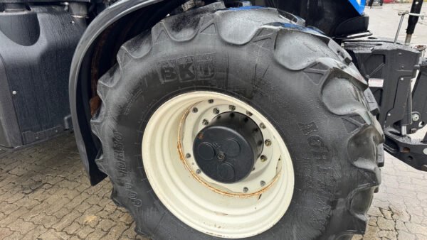 New Holland T8.360 Auto Command Tractor – 360 HP 4WD Agricultural Tractor 2014