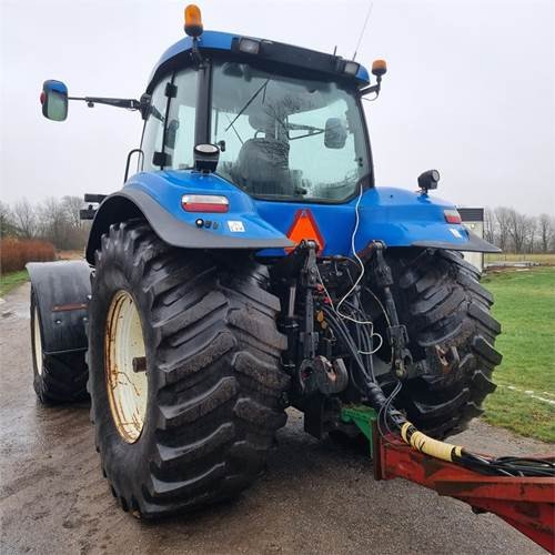 New Holland T8050 Class 5 Tractor – 320HP Heavy-Duty 4WD Agricultural Tractor 2010
