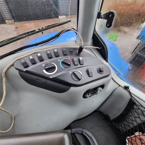 New Holland T8050 Class 5 Tractor – 320HP Heavy-Duty 4WD Agricultural Tractor 2010