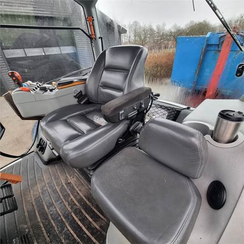 New Holland T8050 Class 5 Tractor – 320HP Heavy-Duty 4WD Agricultural Tractor 2010