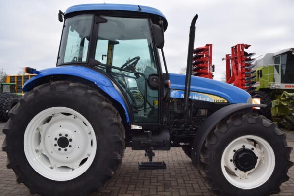 New Holland TD5040 Farm Tractor – 88HP Utility Agricultural Tractor 2008 New Holland TD5040 Farm Tractor – 88HP Utility Agricultural Tractor 2008