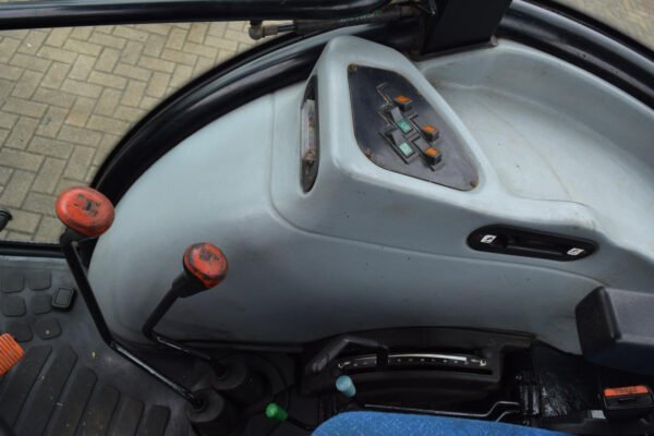 New Holland TD5040 Farm Tractor – 88HP Utility Agricultural Tractor 2008 New Holland TD5040 Farm Tractor – 88HP Utility Agricultural Tractor 2008