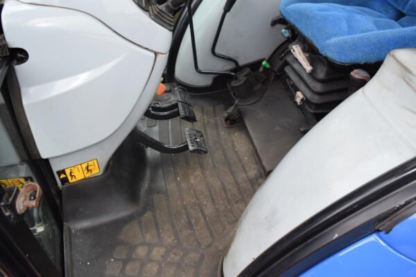 New Holland TD5040 Farm Tractor – 88HP Utility Agricultural Tractor 2008 New Holland TD5040 Farm Tractor – 88HP Utility Agricultural Tractor 2008