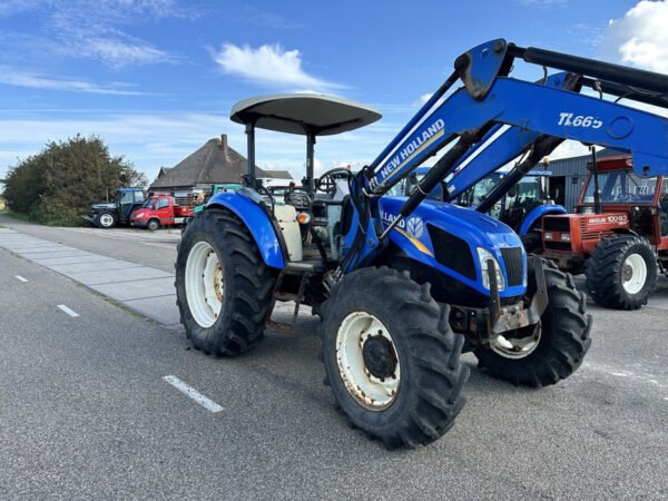 New Holland TD5.100 Tractor – 98HP 4WD Utility Farm Tractor 2015