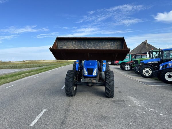 New Holland TD5.100 Tractor – 98HP 4WD Utility Farm Tractor 2015