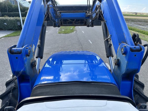 New Holland TD5.100 Tractor – 98HP 4WD Utility Farm Tractor 2015