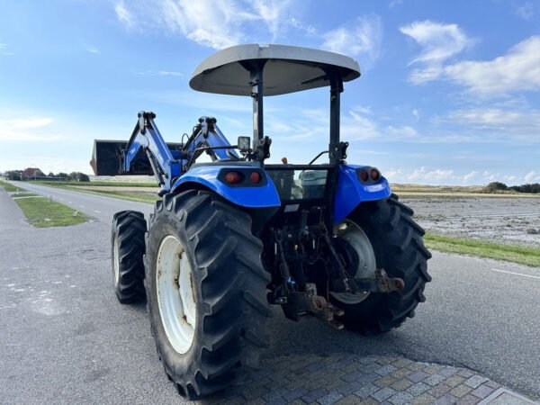 New Holland TD5.100 Tractor – 98HP 4WD Utility Farm Tractor 2015