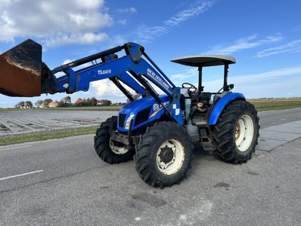 New Holland TD5.100 Tractor – 98HP 4WD Utility Farm Tractor 2015