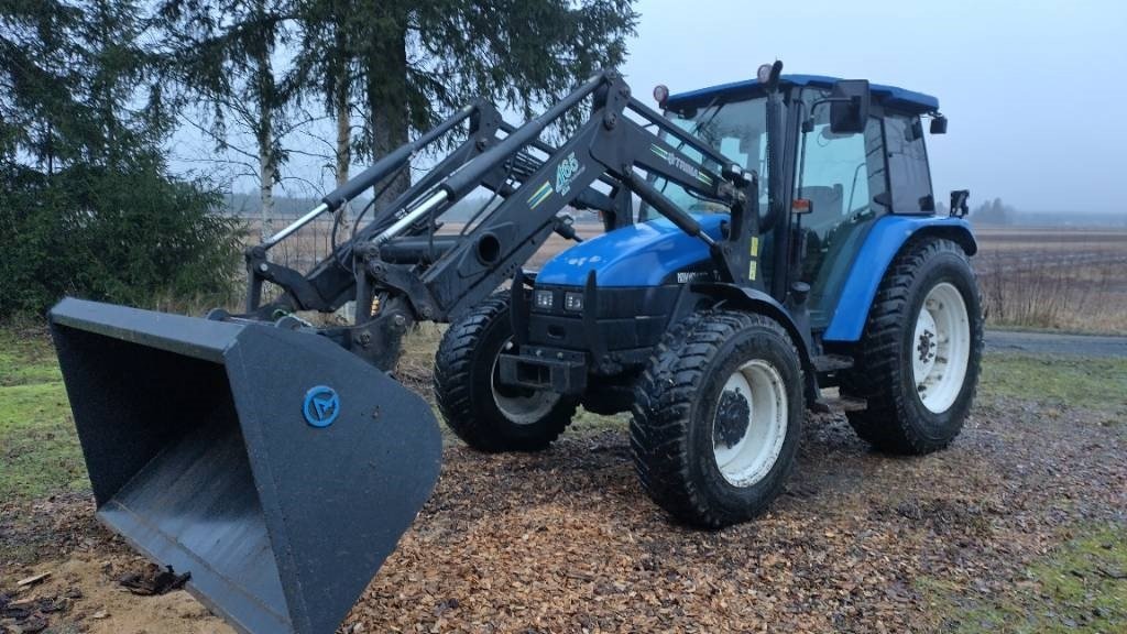 New Holland TL90 Farm Tractor with Trima Loader 2006