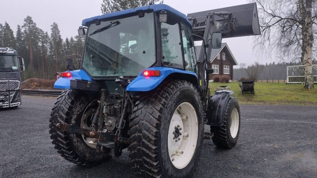 New Holland TL90 Farm Tractor with Trima Loader 2006
