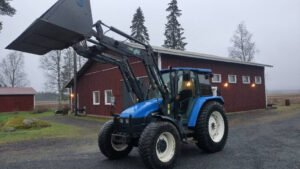 New Holland TL90 Farm Tractor with Trima Loader 2006